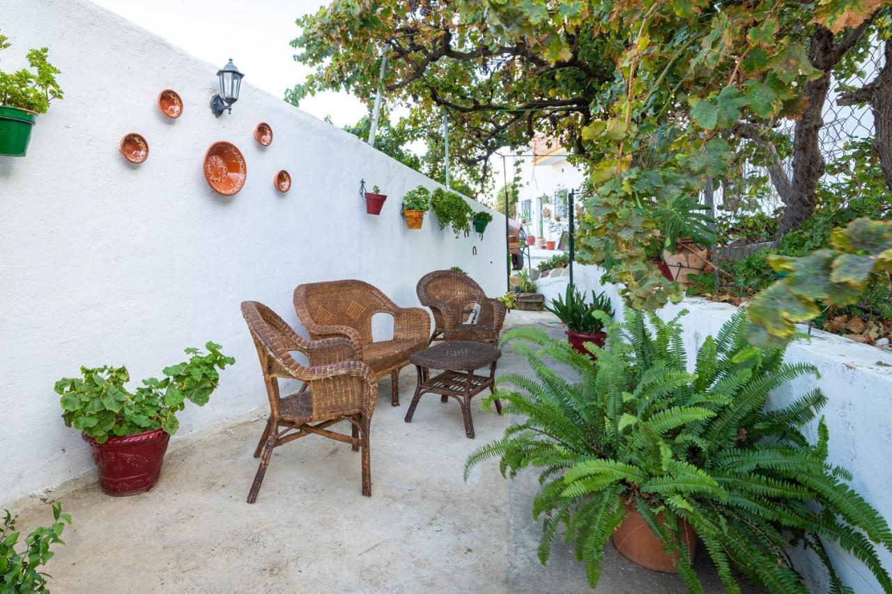 Hostal Vista A La Sierra Valle de Abdalagis Bagian luar foto
