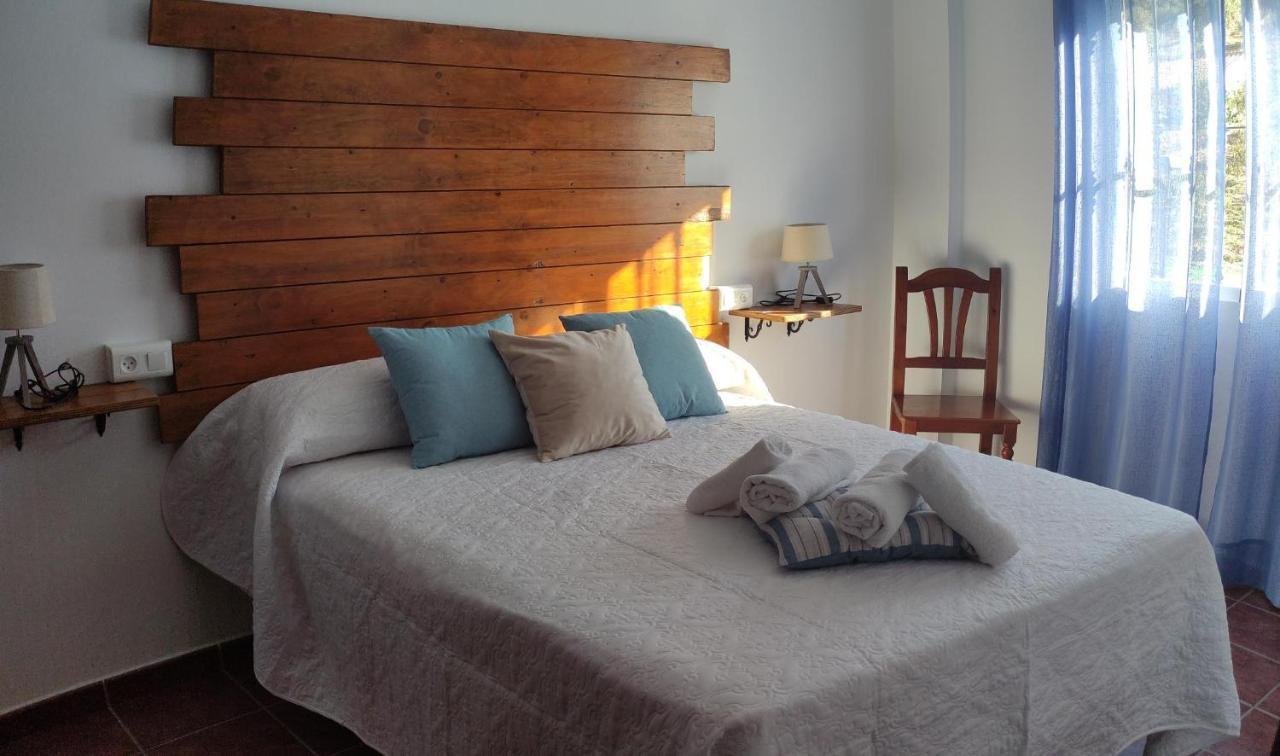 Hostal Vista A La Sierra Valle de Abdalagis Bagian luar foto