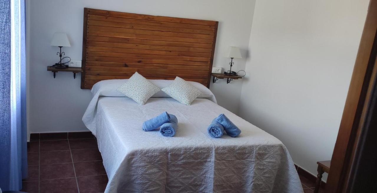 Hostal Vista A La Sierra Valle de Abdalagis Bagian luar foto