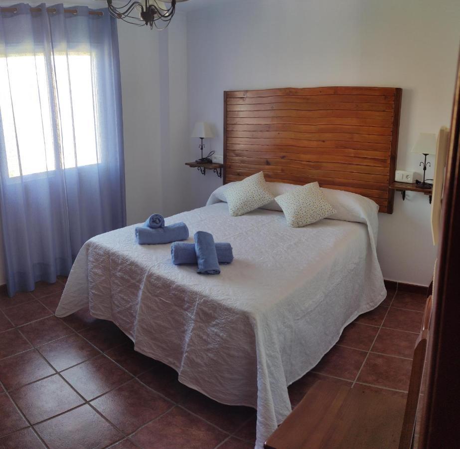 Hostal Vista A La Sierra Valle de Abdalagis Bagian luar foto