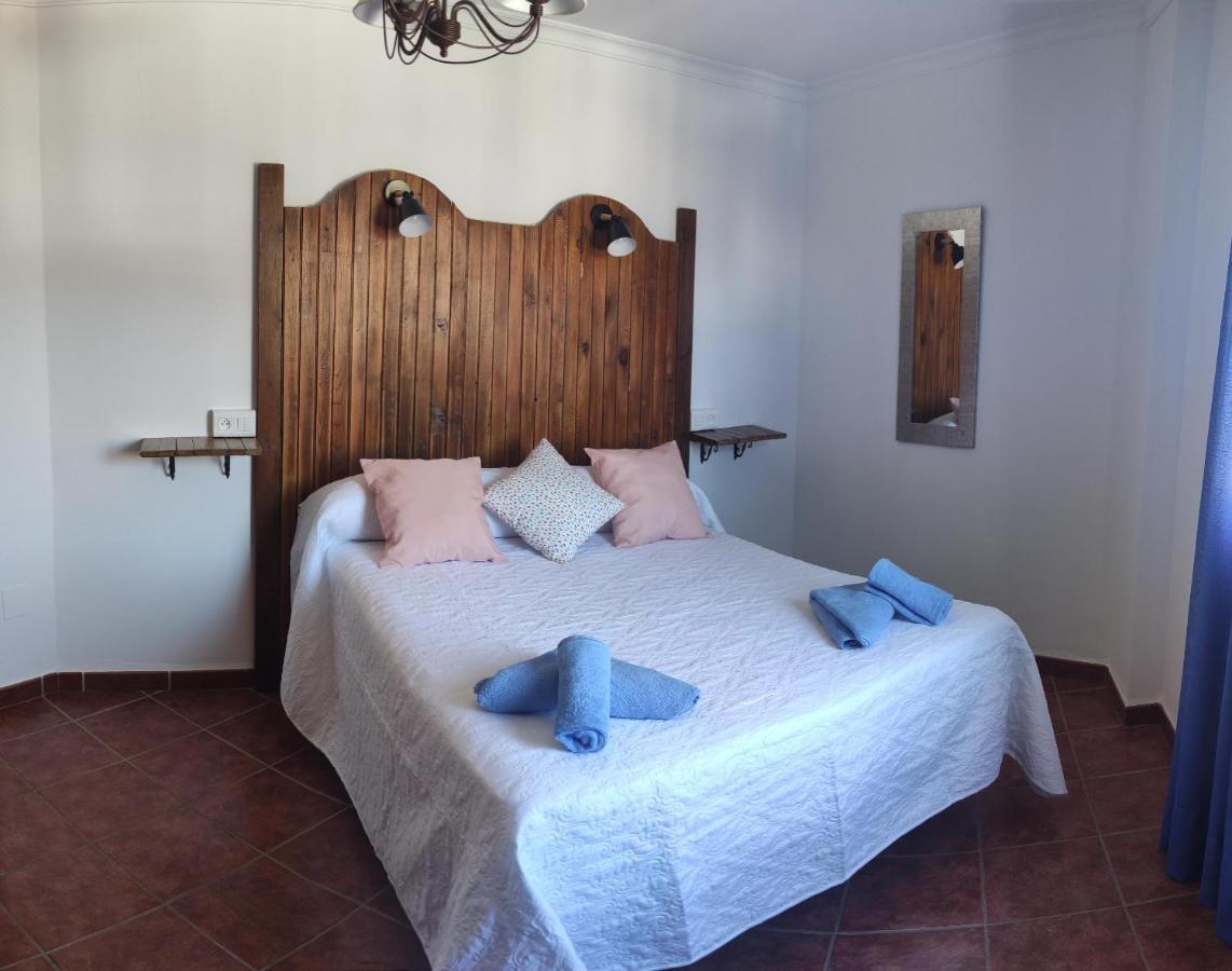 Hostal Vista A La Sierra Valle de Abdalagis Bagian luar foto