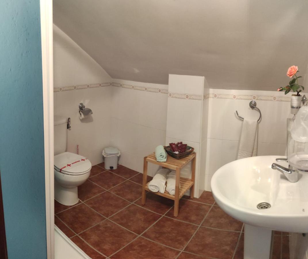 Hostal Vista A La Sierra Valle de Abdalagis Bagian luar foto
