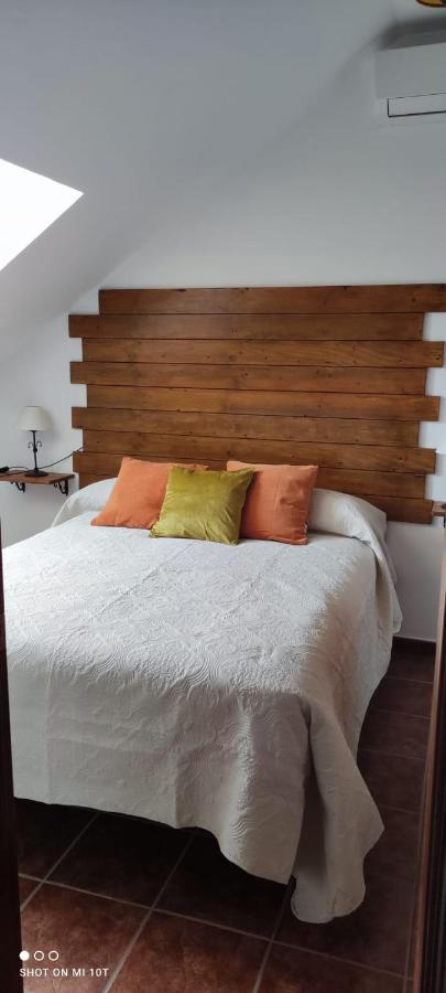Hostal Vista A La Sierra Valle de Abdalagis Bagian luar foto