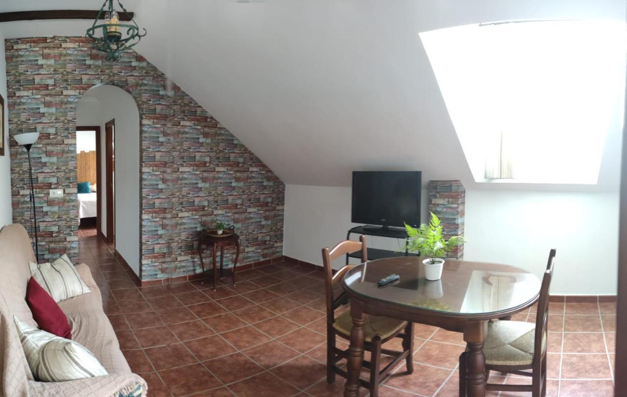 Hostal Vista A La Sierra Valle de Abdalagis Bagian luar foto