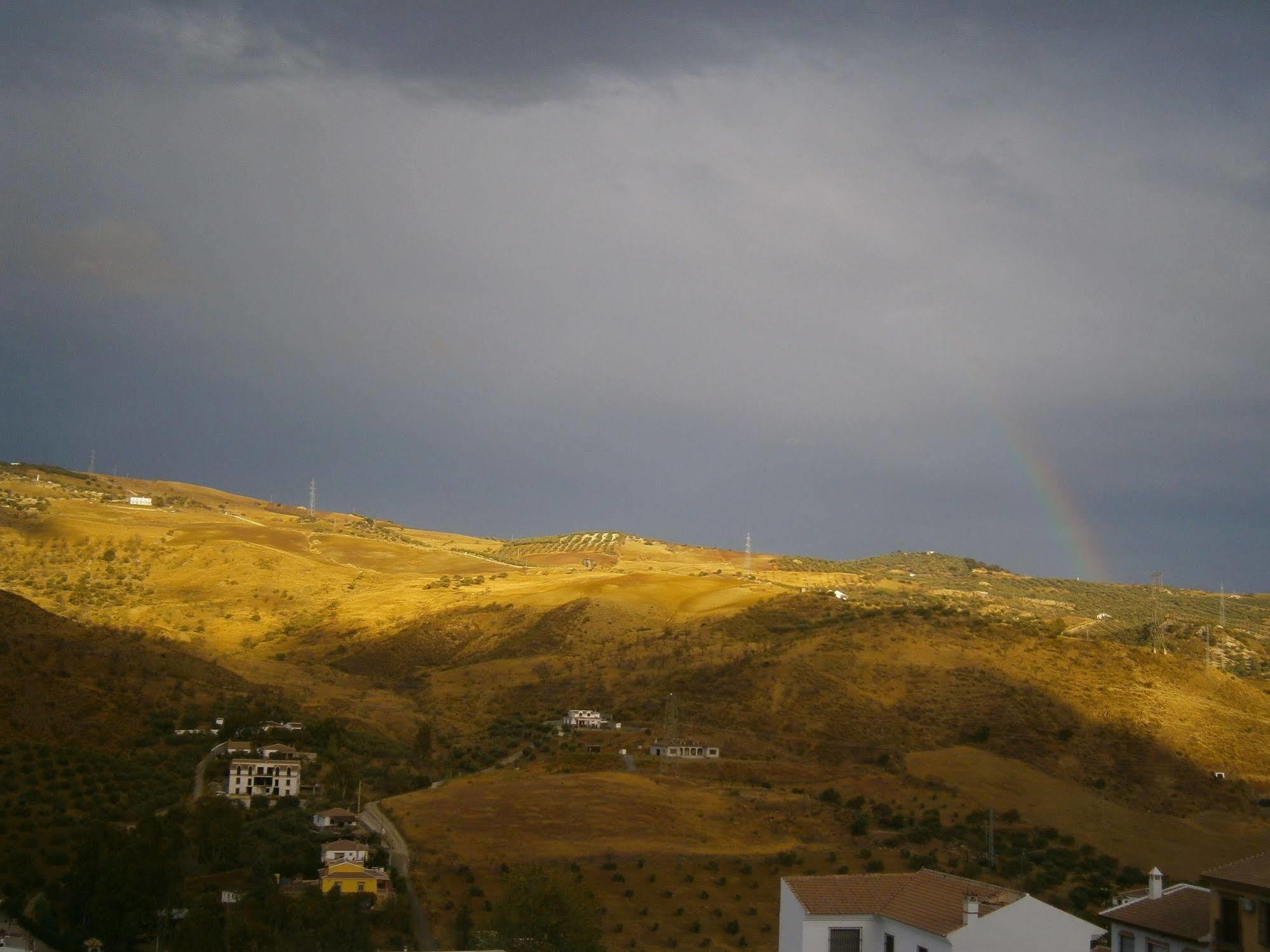 Hostal Vista A La Sierra Valle de Abdalagis Bagian luar foto